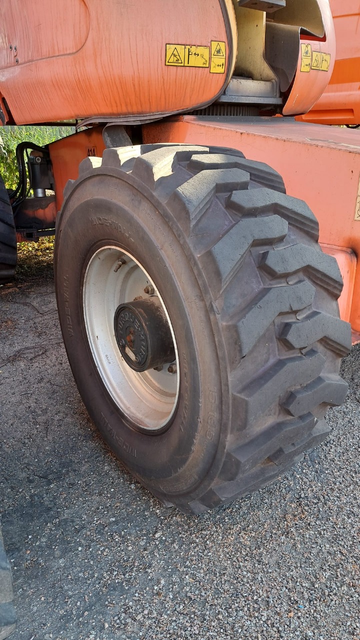 Sold - Articulated Boom Lift - View 4